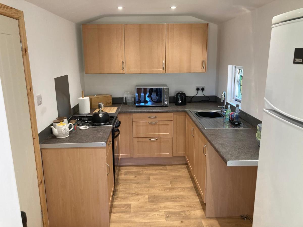 Honey Bee Cabin Llandysul Екстериор снимка