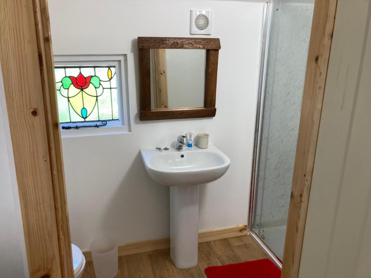 Honey Bee Cabin Llandysul Екстериор снимка